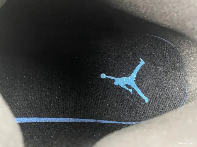 HYPE University Blue Air DJ5982-041 13 Jordan 0426